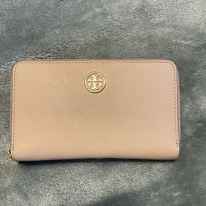 Tory Burch Wallet in Taupe